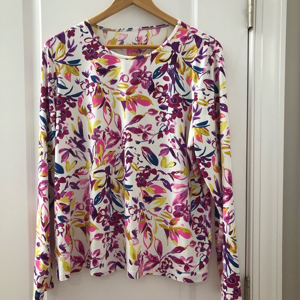Long Sleeve Women’s Top or Rash Guard EUC
